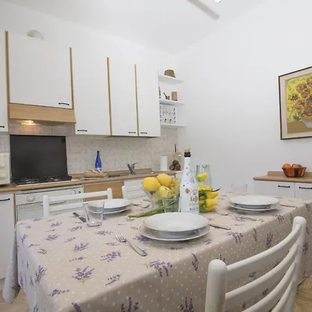 Appartamento Nove Fontane Sleeps 4